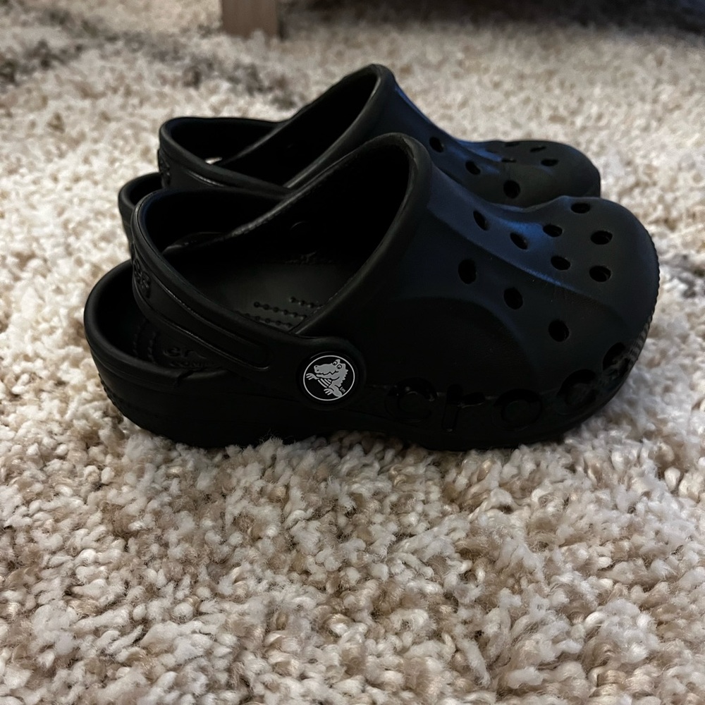 Crocs toddler size 9 black